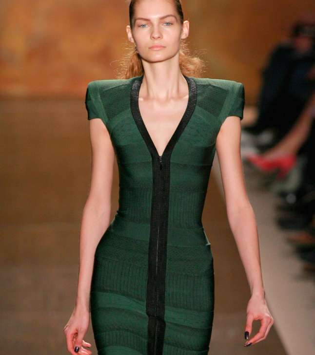 من الفساتين التي أحدث تغييراً في عالم الموضة، فساتين Herve Leger الليكرا