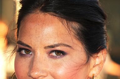 إختاري ظلال عيون بلونين مختلفين 