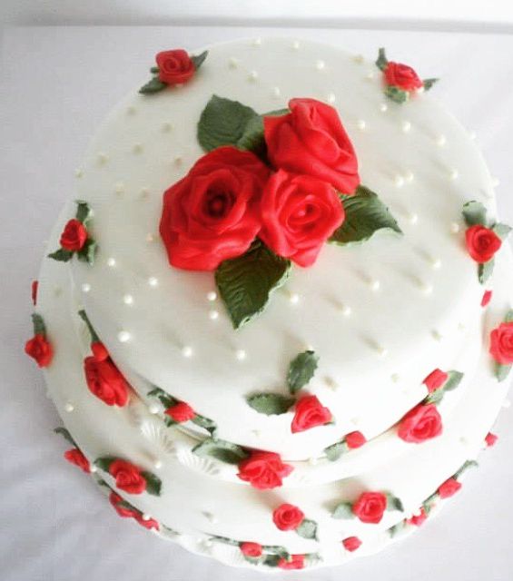 اختاري الكيك المزيّن بالورود