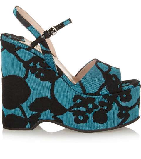 اعتمدي موضة حذاء الـ Wedge من Miu Miu