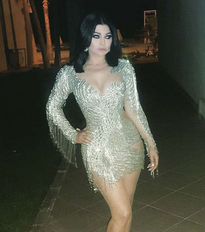 هيفاء وهبي تعتمد موضة الفستان الفضي بالقماش الشفاف