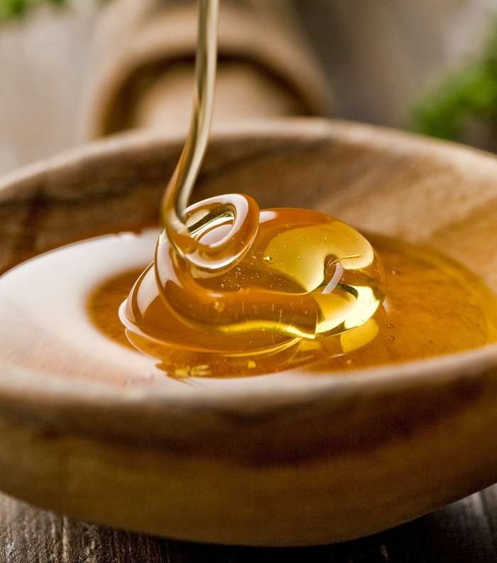 العسل يتخلّص من البكتيريا والقشرة