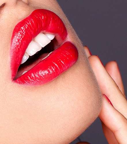 10 تدرجات من أحمر الشفاه الأحمر 