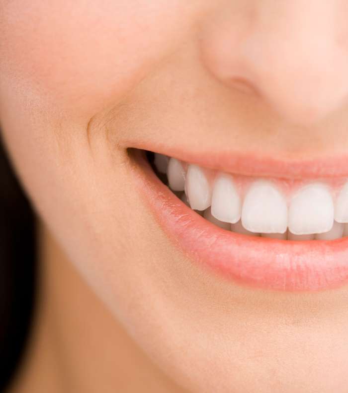 أفضل طريقة لتبييض الأسنان في البيت | خلطة مضمونة لبياض الأسنان طبيعياً