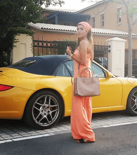 من أجمل صيحات الموضة التي اعتمدتها امل بوشوشة، الفساتين الماكسي