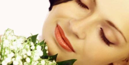 10 خطوات لتتخلصي من انتفاخ جفنيك  