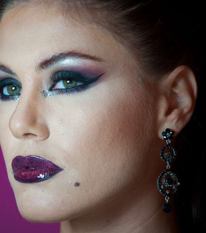 جاذبية الماكياج البنفسجي 