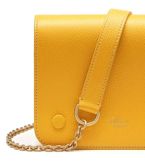 إحصلي على أجمل الإطلالات في ربيع وصيف 2016 مع حقيبة الـ Clifton bag