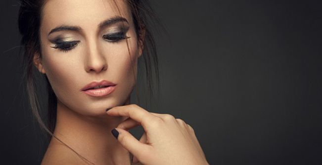 طريقة تثبيت كريم الأساس على البشرة