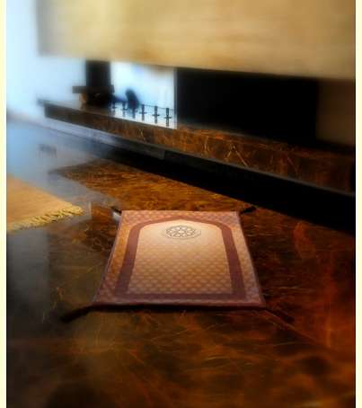 بساط صلاة من مجموعة تصاميم Bhar Al Noor