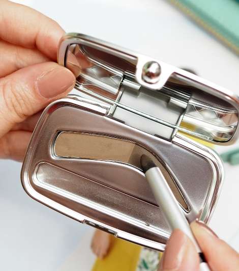 بالموديلات قلم حواجب بنفت