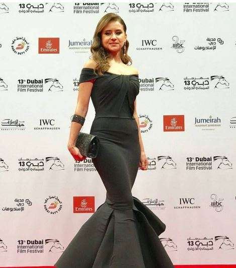 الممثلة نيلي كريم في مهرجان دبي السينمائي بفستان بقصة الحورية
