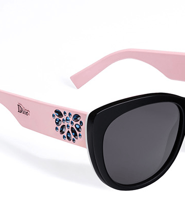 لعباءتك السوداء، اختاري النظارات الشمسية الملونة من ديور باسم Inedite