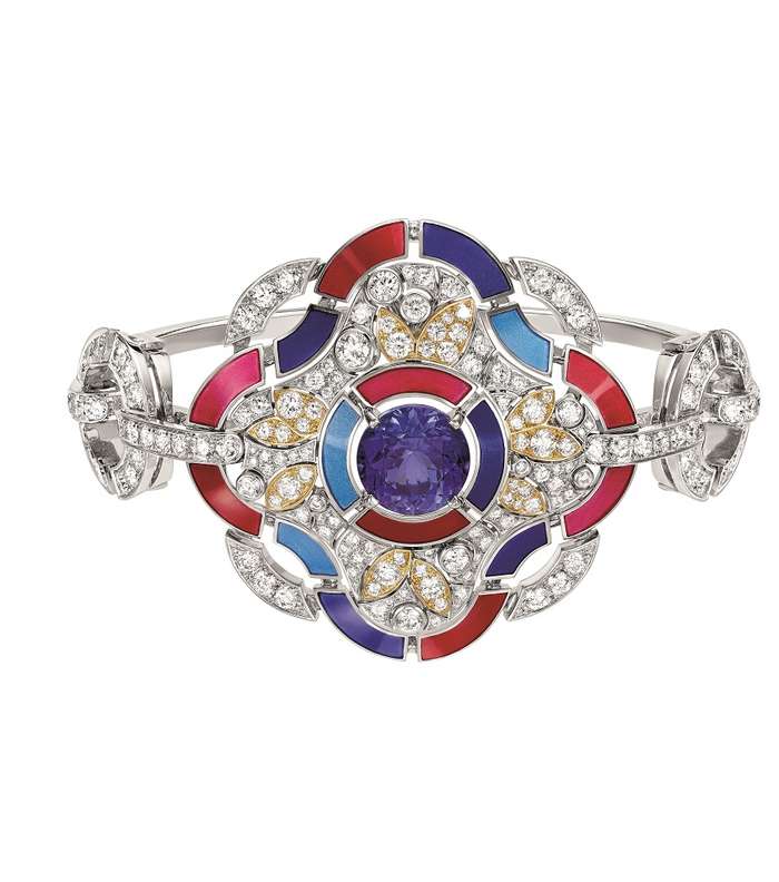 سوار Hypnotique المميز من CHANEL من مجموعة مجوهرات Les Talismans de CHANEL