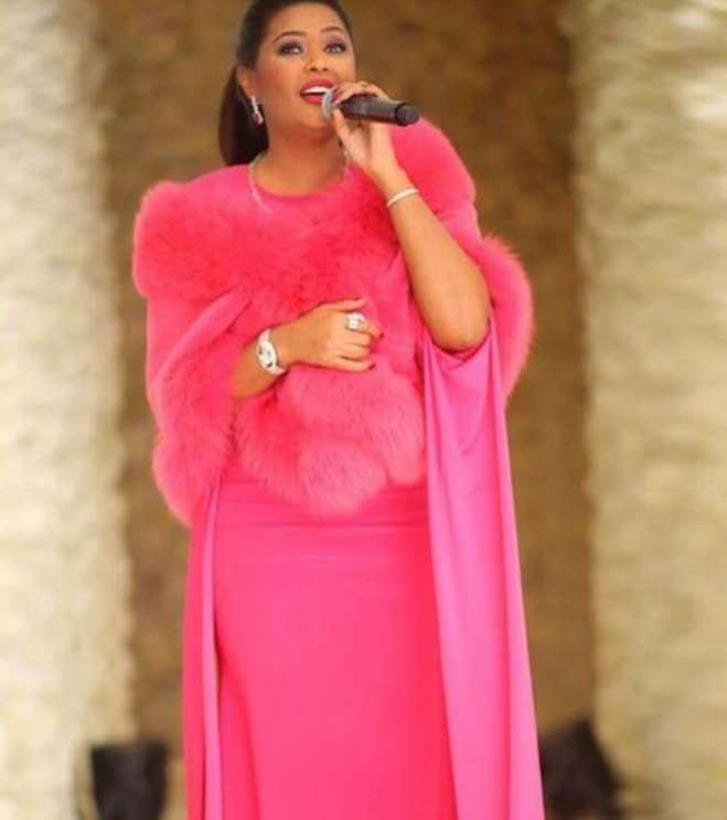 فساتين الفنانه وعد موديلات