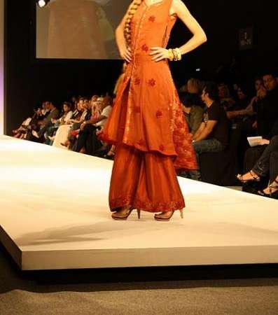 Hajra-hayat-dubai-fashion-week-2010-2.JPG