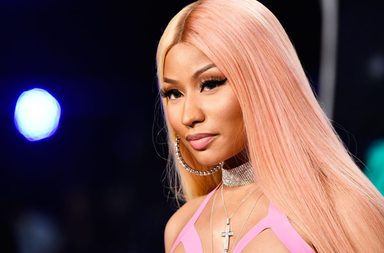 نيكي ميناج بتعليق جديد حول حفلتها بالسعودية "ماذا يمكن أن أرتدي؟"