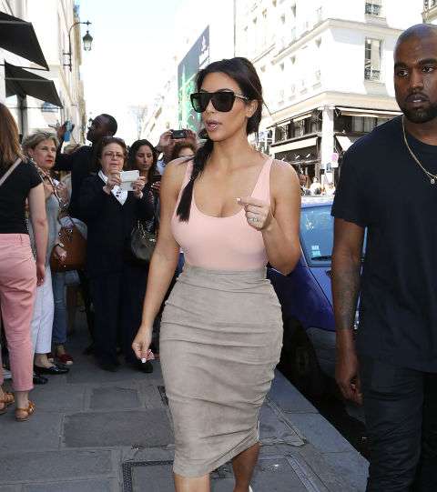 نسقي التنورة الضيقة على الجسم مع التوب القصيرة Crop Top
