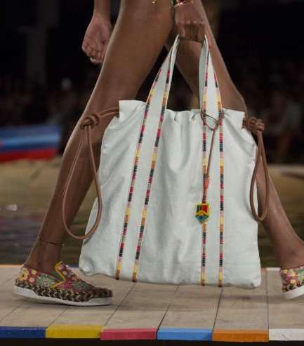 حقيبة تومي هيلفيغر لصيف 2016 من اسبوع الموضة النيويوركي