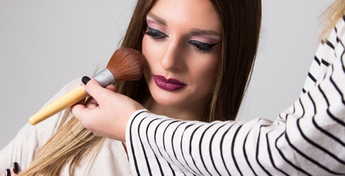 لصاحبات عظمة الأنف ماكياج يشتت الإنتباه عن حجمها الكبير