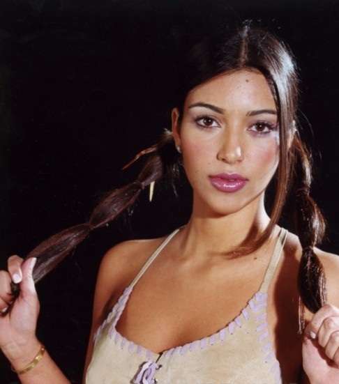 كيم كارداشيان بموضة الصفائر الفرنسيّة