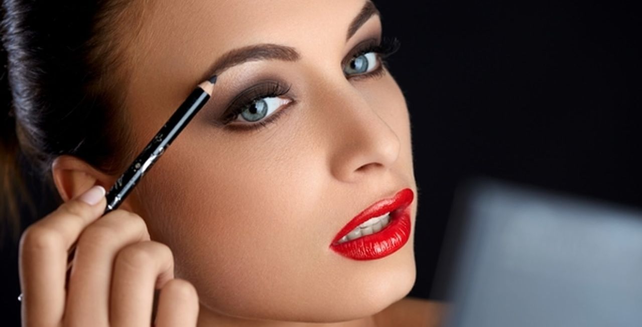 طريقة رسم الحواجب طبيعيه