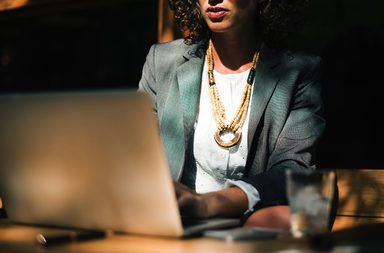 كيف تحضرين سيرة ذاتية تضمن حصولك على الوظيفة؟