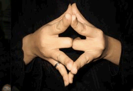 خاتم الزفاف في الإصبع الرابع من اليد اليسرى