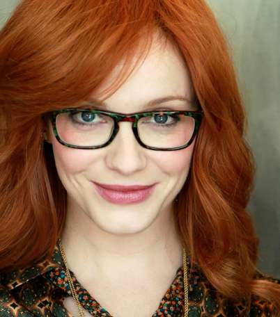 شاهدي بالصور، أجمل النجمات يتألقن بالشعر الأحمر. 