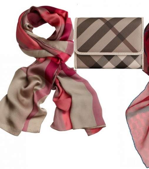 Burberry تقدّم لكِ أجمل الشالات باللون الأحمر