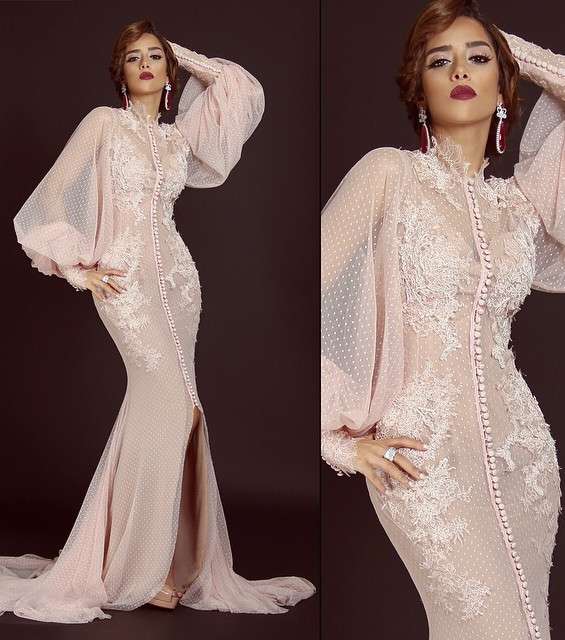 الفستان الطويل باللون الأبيض