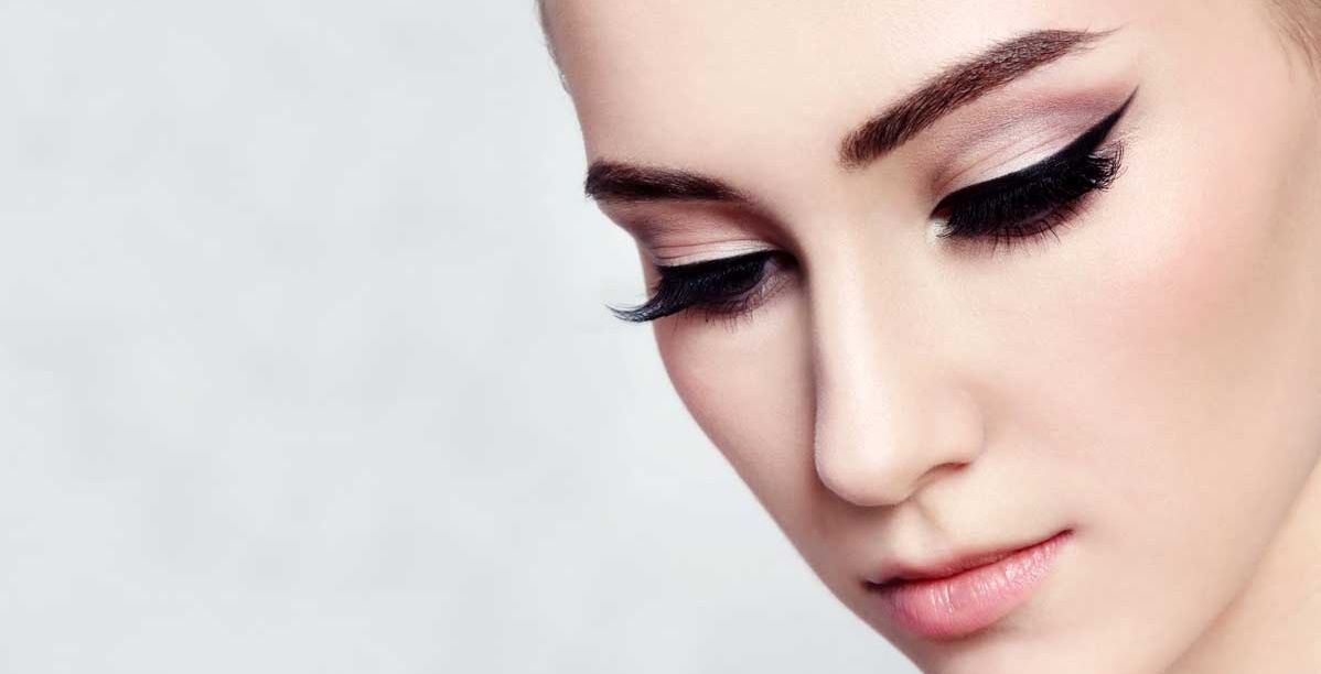 بماذا استبدلت الأيلاينر السّائل عند نفاذه؟