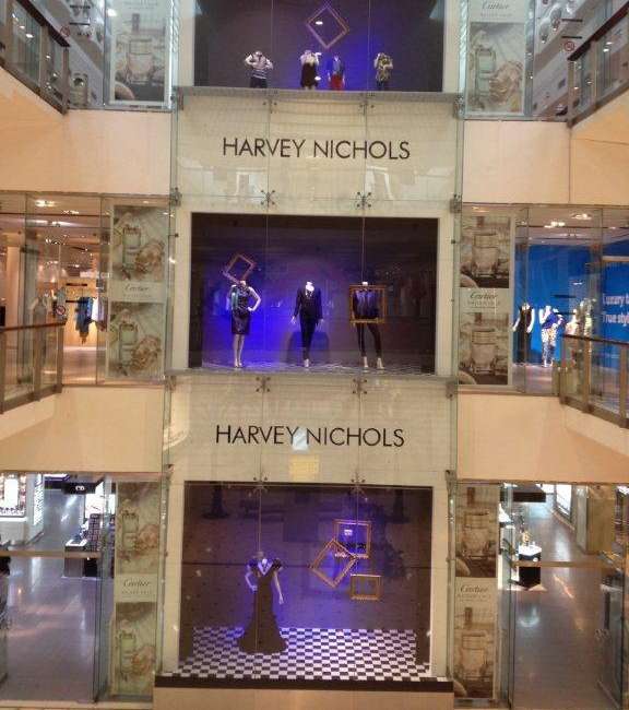 واجهة متجر هارفي نيكولز في الرياض من تصميم سعوديّة