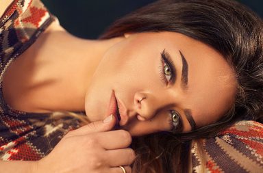 مستحضرات مكياج عالمية ترافقك في إطلالة الأعياد