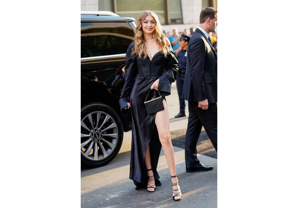 اختاري فساتينك وتنانيرك بشق على الساق