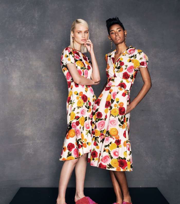 الفساتين متوسطة الطول المطبعة بالورود من نعيم خان