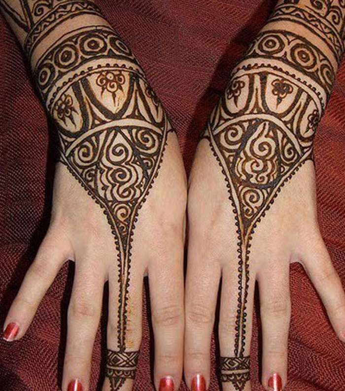 صور نقش حنة لتزيني يديك بلمسة عربية جميلة
