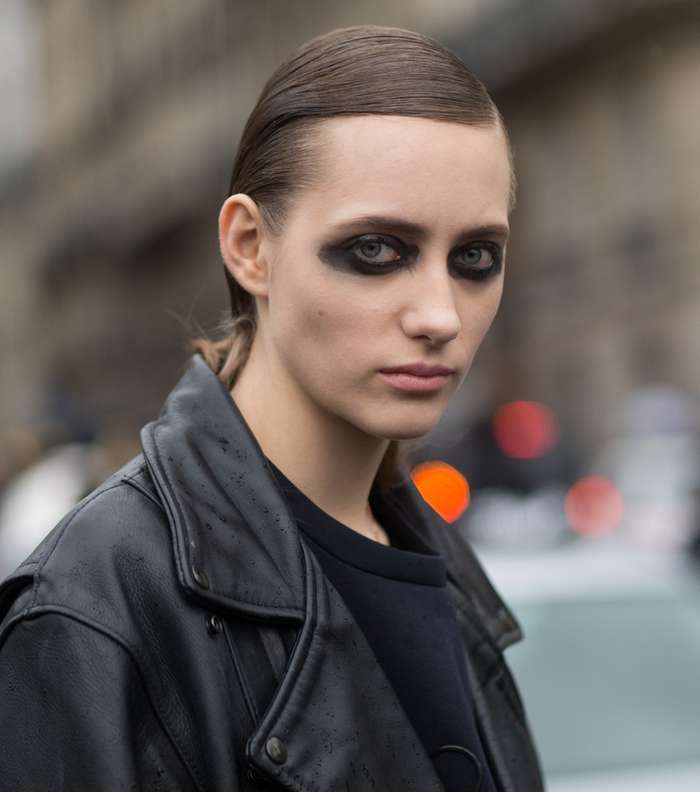 موضة الـ Gothic لوك في شوارع باريس من اليوم الأول من أسبوع الموضة