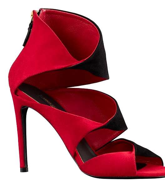 حذاء أحمر رائع من مجموعة أحذية Louis Vuitton