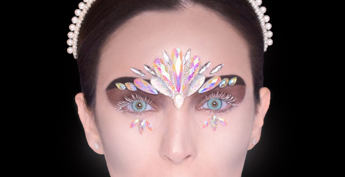 Benefit Cosmetics تبتكر إطلالة مميزة بمناسبة "الهالوين"