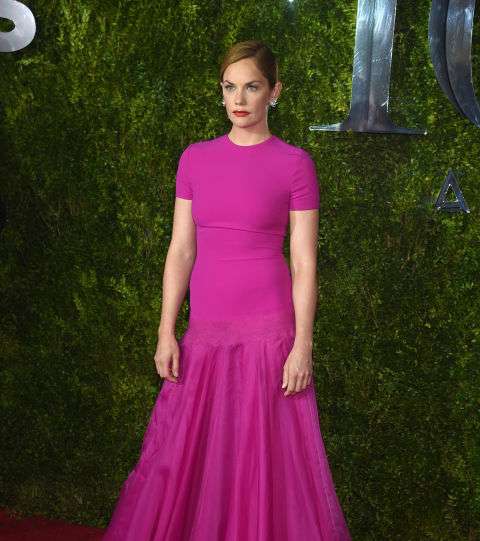 RUTH WILSON بفستان من توقيع رالف لورين في حفل Tony Awards
