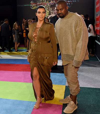 كيم كارداشيان بفستان من بالمان في حفل VMAs 2015