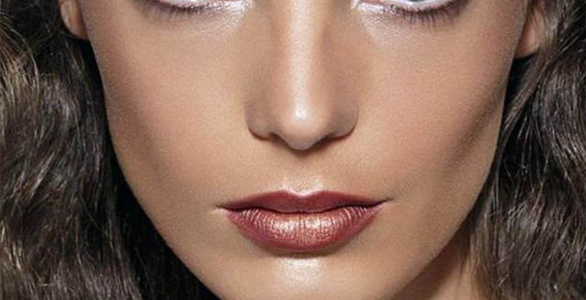 كيف يتم توسيع العين بالكحل الأبيض