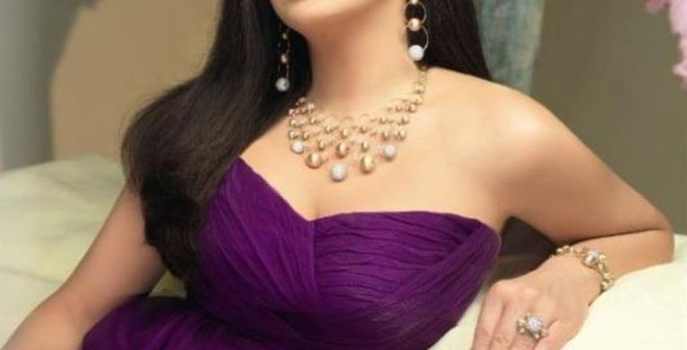 اليسا في اعلان لازوردي