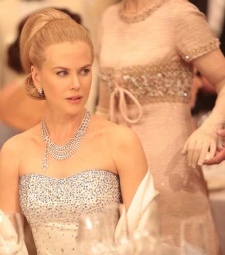 نيكول كيدمان تتألق بعقد ماسي من كارتييه في فيلم Grace of Monaco