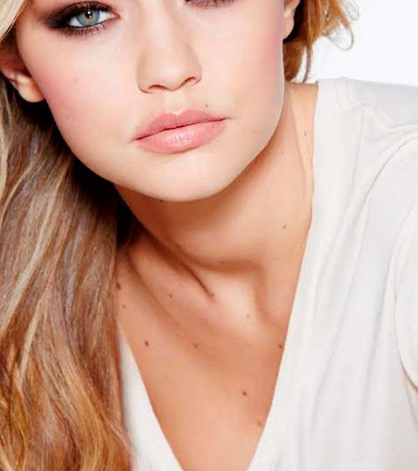 الصورة الرسميّة لجيجي مع Maybelline NY