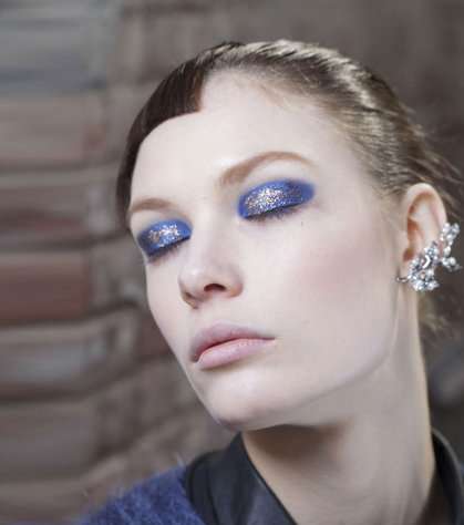 ظلال العيون اللامعة مع Thakoon