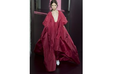 اكتشفي فساتين فالينتينو الراقية لشتاء 2018