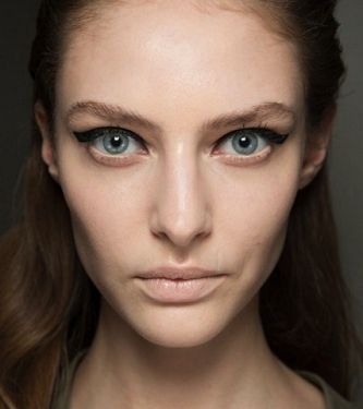 البيج النيود مع Giambattista Valli و Dolce &Gabbana