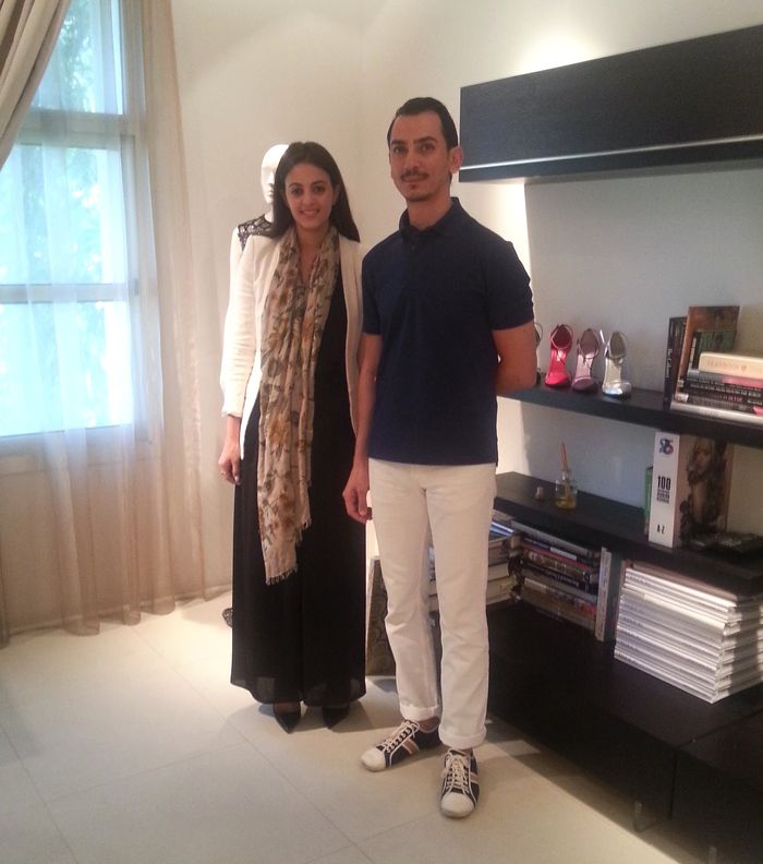 محررة أزياء ياسمينة مع مُصمم الأزياء رامي العلي